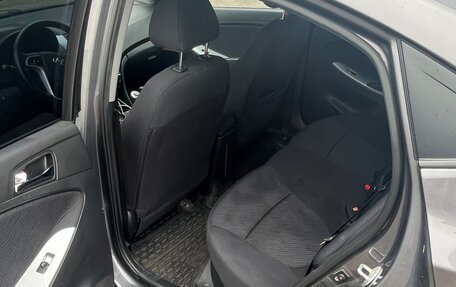 Hyundai Solaris II рестайлинг, 2013 год, 800 000 рублей, 5 фотография