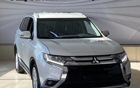 Mitsubishi Outlander III рестайлинг 3, 2017 год, 1 849 000 рублей, 8 фотография