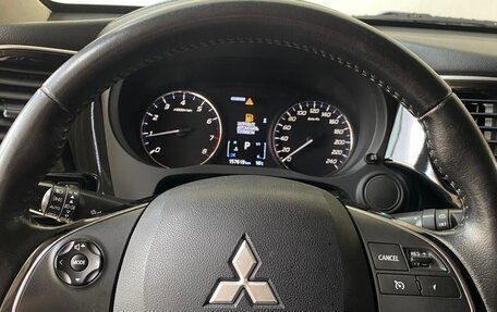 Mitsubishi Outlander III рестайлинг 3, 2017 год, 1 849 000 рублей, 9 фотография