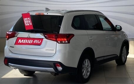 Mitsubishi Outlander III рестайлинг 3, 2017 год, 1 849 000 рублей, 3 фотография