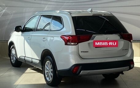Mitsubishi Outlander III рестайлинг 3, 2017 год, 1 849 000 рублей, 5 фотография