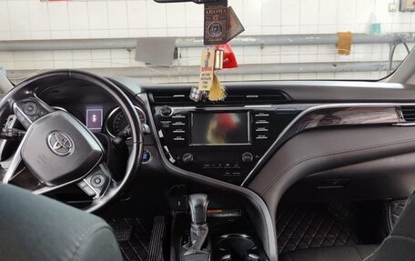 Toyota Camry, 2020 год, 3 200 000 рублей, 2 фотография