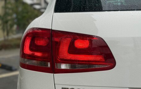 Volkswagen Touareg III, 2011 год, 2 099 000 рублей, 11 фотография