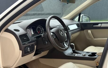 Volkswagen Touareg III, 2011 год, 2 099 000 рублей, 24 фотография
