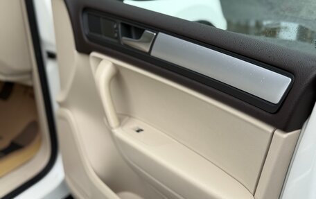 Volkswagen Touareg III, 2011 год, 2 099 000 рублей, 34 фотография