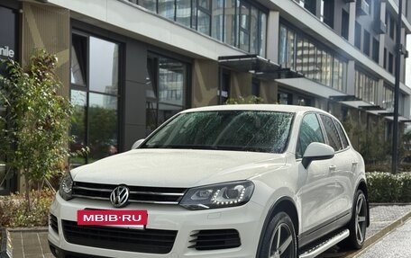 Volkswagen Touareg III, 2011 год, 2 099 000 рублей, 2 фотография