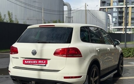 Volkswagen Touareg III, 2011 год, 2 099 000 рублей, 13 фотография