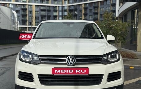 Volkswagen Touareg III, 2011 год, 2 099 000 рублей, 3 фотография