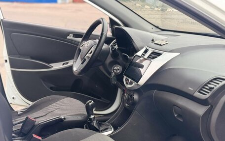 Hyundai Solaris II рестайлинг, 2013 год, 575 000 рублей, 19 фотография