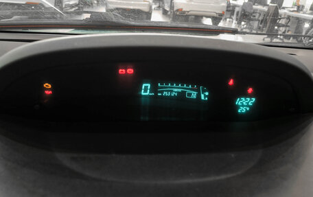 Toyota Yaris III рестайлинг, 2007 год, 420 000 рублей, 13 фотография