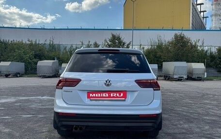 Volkswagen Tiguan II, 2018 год, 2 750 000 рублей, 2 фотография
