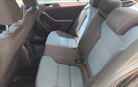 Volkswagen Jetta VI, 2013 год, 1 050 000 рублей, 18 фотография