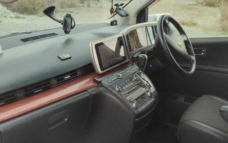 Nissan Elgrand III, 2005 год, 1 400 000 рублей, 12 фотография