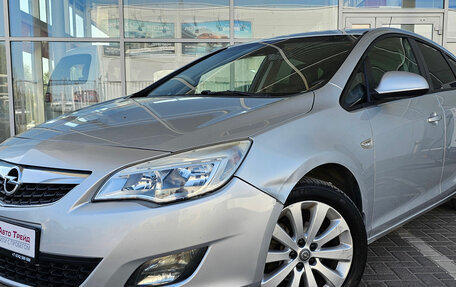 Opel Astra J, 2011 год, 649 000 рублей, 1 фотография