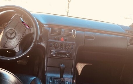 Mercedes-Benz E-Класс, 1997 год, 400 000 рублей, 6 фотография
