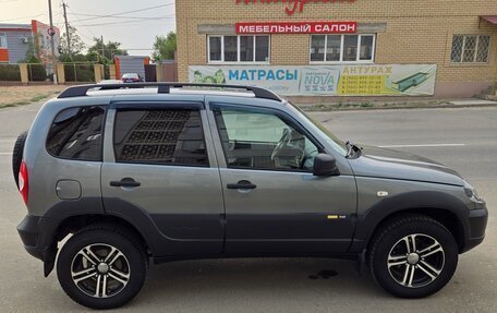 Chevrolet Niva I рестайлинг, 2018 год, 930 000 рублей, 2 фотография