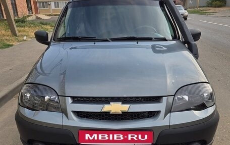 Chevrolet Niva I рестайлинг, 2018 год, 930 000 рублей, 5 фотография