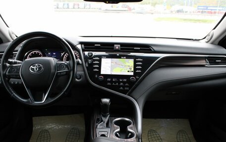 Toyota Camry, 2018 год, 2 199 000 рублей, 18 фотография