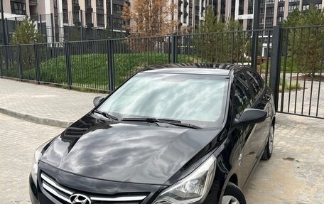 Hyundai Solaris II рестайлинг, 2015 год, 950 000 рублей, 1 фотография