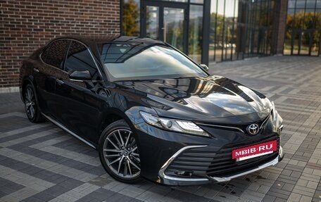 Toyota Camry, 2023 год, 3 498 000 рублей, 2 фотография