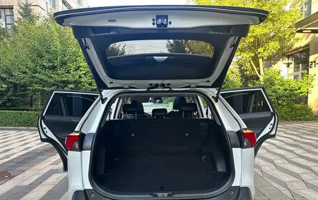 Toyota RAV4, 2021 год, 2 580 998 рублей, 18 фотография