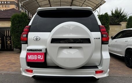 Toyota Land Cruiser Prado 150 рестайлинг 2, 2022 год, 3 380 000 рублей, 6 фотография