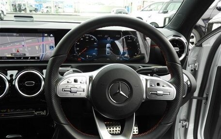 Mercedes-Benz A-Класс, 2022 год, 2 100 000 рублей, 11 фотография