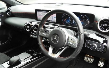 Mercedes-Benz A-Класс, 2022 год, 2 100 000 рублей, 10 фотография