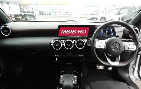 Mercedes-Benz A-Класс, 2022 год, 2 100 000 рублей, 13 фотография