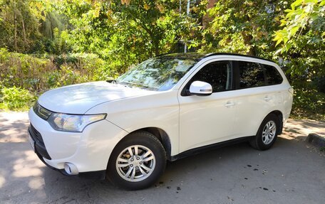 Mitsubishi Outlander III рестайлинг 3, 2013 год, 1 300 000 рублей, 1 фотография