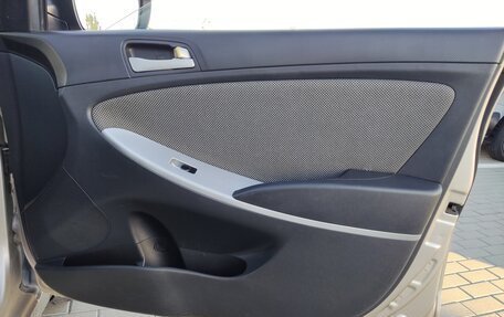 Hyundai Solaris II рестайлинг, 2011 год, 570 000 рублей, 18 фотография