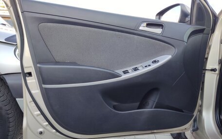 Hyundai Solaris II рестайлинг, 2011 год, 570 000 рублей, 16 фотография