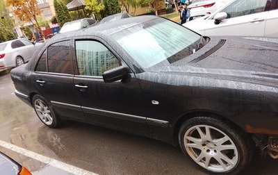 Mercedes-Benz E-Класс, 1998 год, 400 000 рублей, 1 фотография