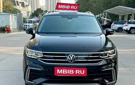 Volkswagen Tiguan II, 2022 год, 2 100 777 рублей, 2 фотография