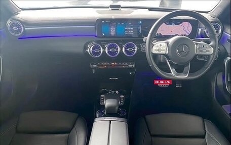 Mercedes-Benz A-Класс, 2022 год, 2 100 000 рублей, 10 фотография
