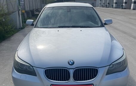 BMW 5 серия, 2004 год, 915 000 рублей, 1 фотография