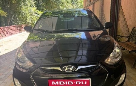 Hyundai Solaris II рестайлинг, 2013 год, 720 000 рублей, 1 фотография