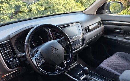 Mitsubishi Outlander III рестайлинг 3, 2017 год, 2 200 000 рублей, 4 фотография