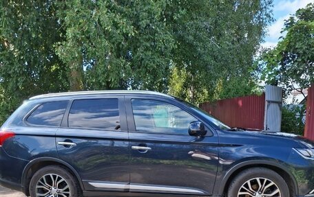 Mitsubishi Outlander III рестайлинг 3, 2017 год, 2 200 000 рублей, 3 фотография