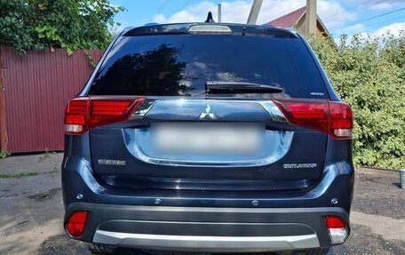 Mitsubishi Outlander III рестайлинг 3, 2017 год, 2 200 000 рублей, 2 фотография