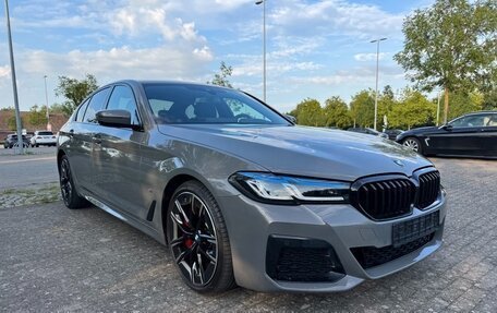 BMW 5 серия, 2022 год, 7 100 000 рублей, 1 фотография