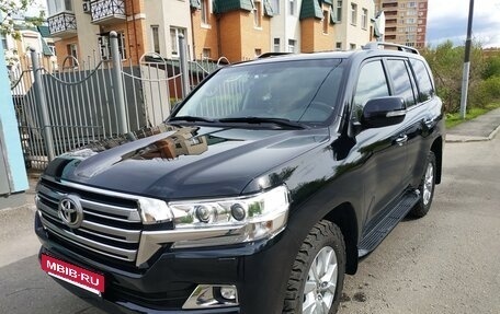 Toyota Land Cruiser 200, 2020 год, 8 300 000 рублей, 3 фотография