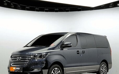 Hyundai Grand Starex Grand Starex I рестайлинг 2, 2021 год, 2 700 000 рублей, 1 фотография