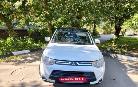 Mitsubishi Outlander III рестайлинг 3, 2013 год, 1 300 000 рублей, 5 фотография