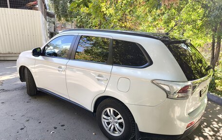 Mitsubishi Outlander III рестайлинг 3, 2013 год, 1 300 000 рублей, 10 фотография