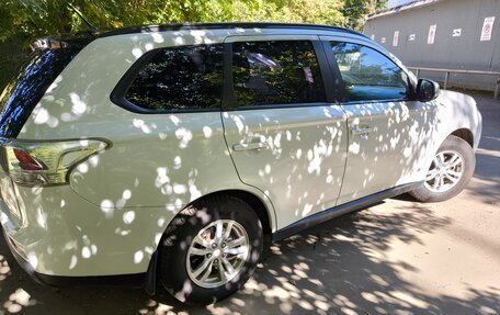 Mitsubishi Outlander III рестайлинг 3, 2013 год, 1 300 000 рублей, 9 фотография