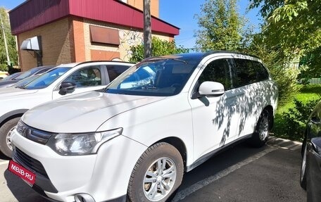 Mitsubishi Outlander III рестайлинг 3, 2013 год, 1 300 000 рублей, 11 фотография