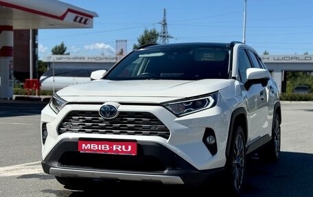 Toyota RAV4, 2019 год, 2 995 000 рублей, 1 фотография