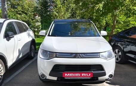 Mitsubishi Outlander III рестайлинг 3, 2013 год, 1 300 000 рублей, 13 фотография