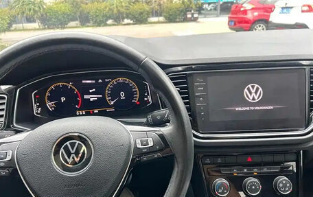 Volkswagen T-Roc I, 2021 год, 1 275 000 рублей, 5 фотография